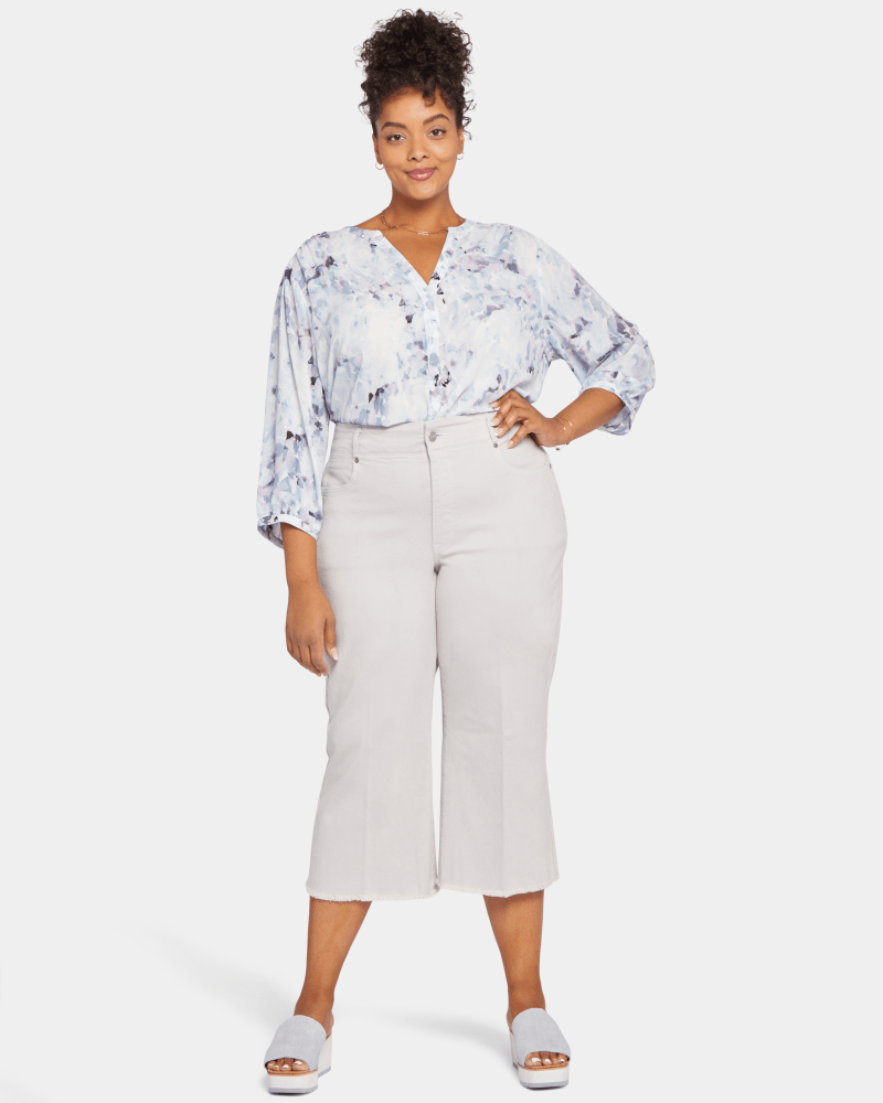 Front of a model wearing a size 14W Leah Wide Leg Capri in Roadtrip by NYDJ. | dia_product_style_image_id:200308